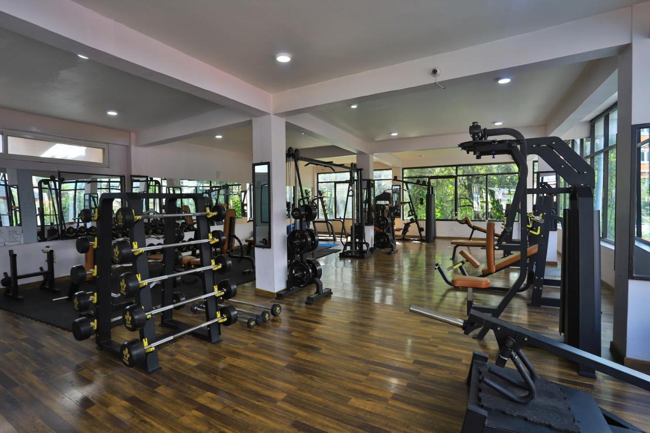 Dharampur Oyo 591 Hotel Blue Moon المظهر الخارجي الصورة
