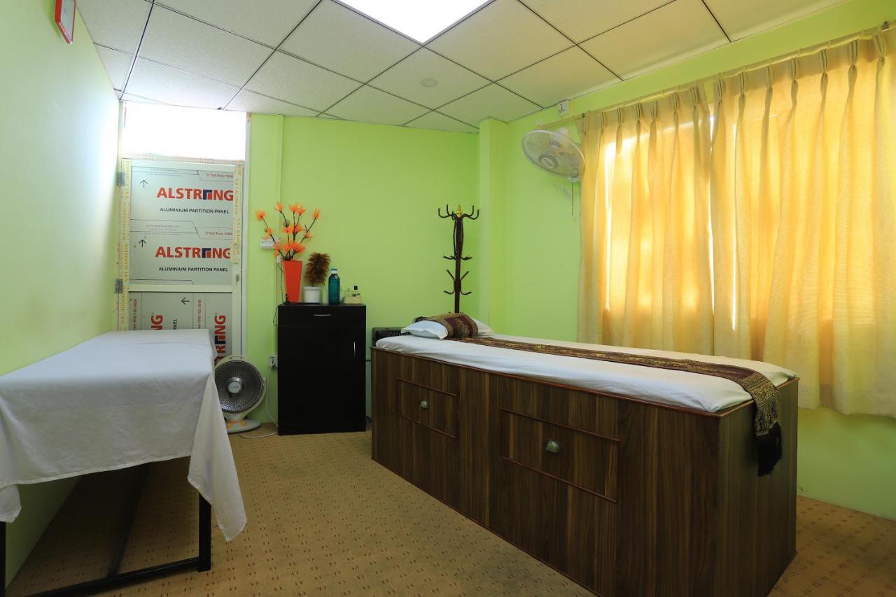 Dharampur Oyo 591 Hotel Blue Moon المظهر الخارجي الصورة