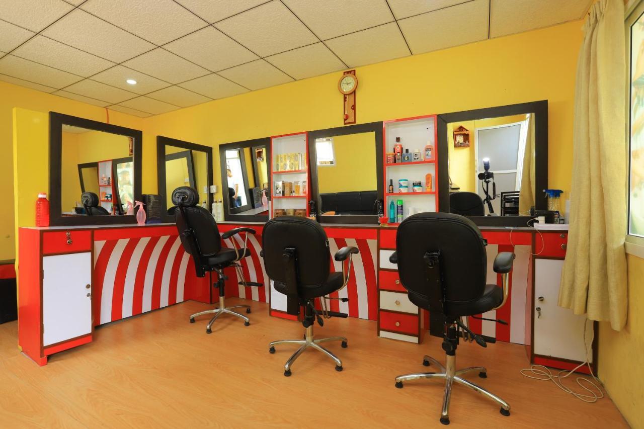 Dharampur Oyo 591 Hotel Blue Moon المظهر الخارجي الصورة